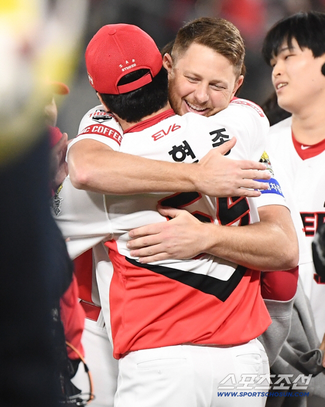 KIA's winning pitcher is amazing! Despite the arrival of the Cy Young Award mogul, he succeeded in defending his rice bowl → It is an interesting situation