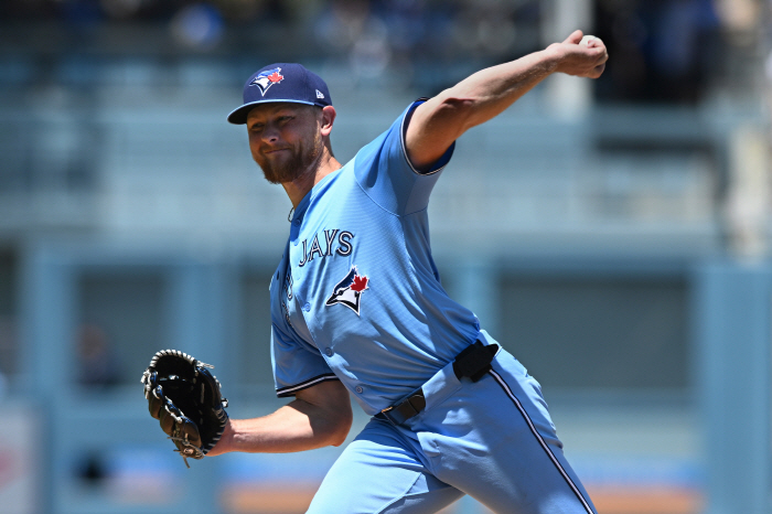 KIA's winning pitcher is amazing! Despite the arrival of the Cy Young Award mogul, he succeeded in defending his rice bowl → It is an interesting situation