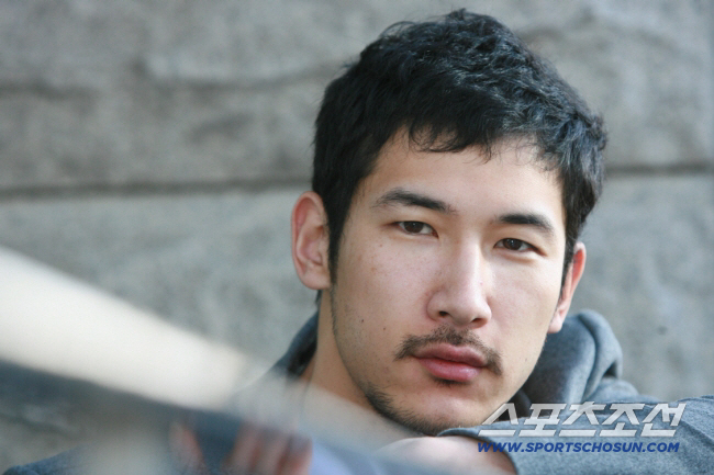 Lee Eon, the first coffee prince, celebrated the 17th anniversary of the motorcycle accident today (21st)