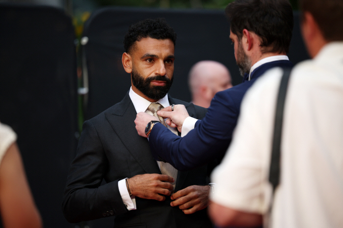 Liverpool abandoned, but Salah is legendary → heartfelt congratulations in Spain...It's not impressive at all