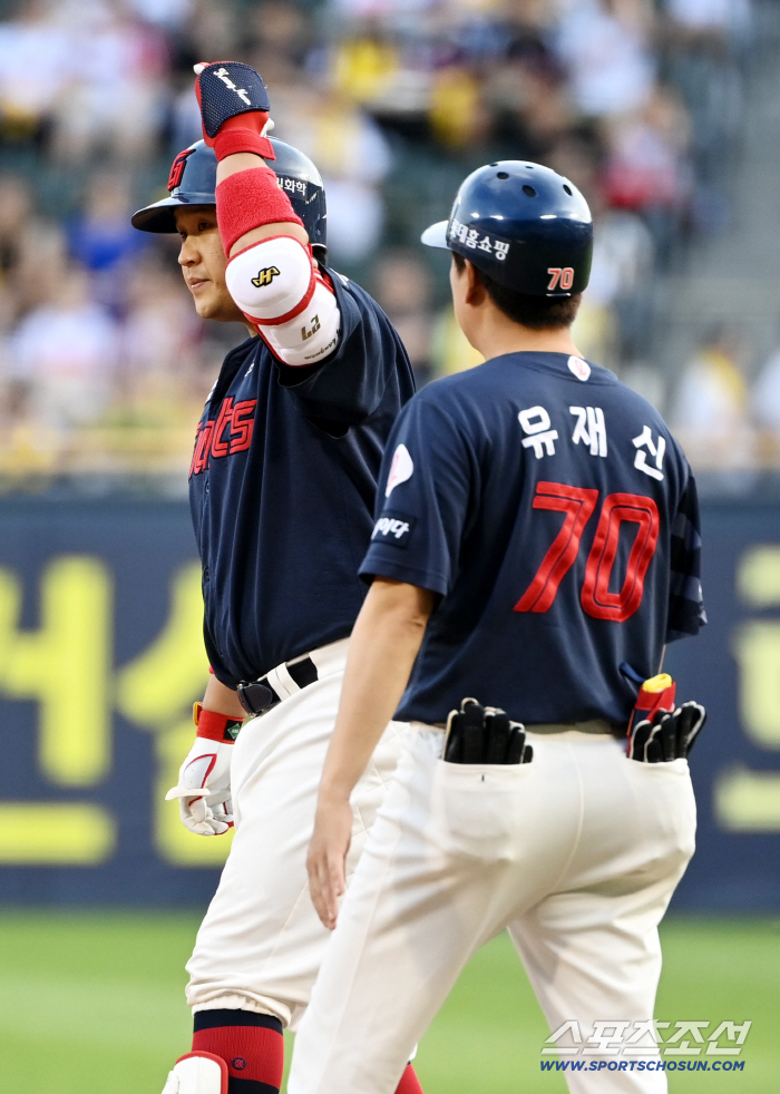 Lotte has lost 10 consecutive games, 14 games  18 days in the first place...Is Davison's curse finally going to be lifted? LG Chirinos led by 20 