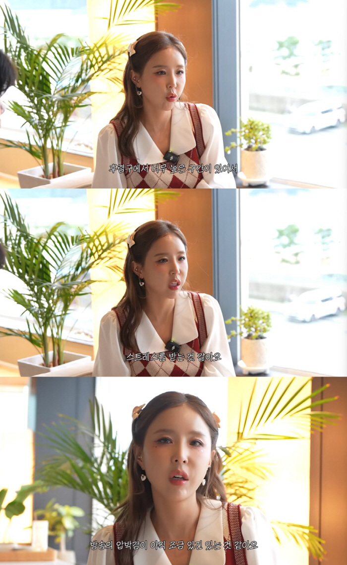 Moonwon ♥ Shinji shocked after the first performance of her new song I'm stressed out..the pressure of broadcasting