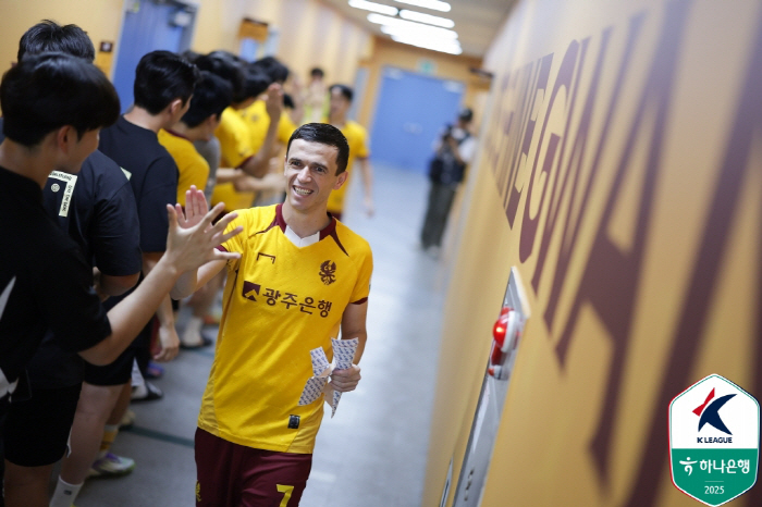  Lee Jung-hyo's gold side is Asani, officially saying goodbye to Gwangju after the transfer wave → Estegral