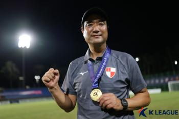  From advancing to the final for the first time to winning, Busan U15 coach Park Hyung-joo is grateful to the players who played hard in hot weather