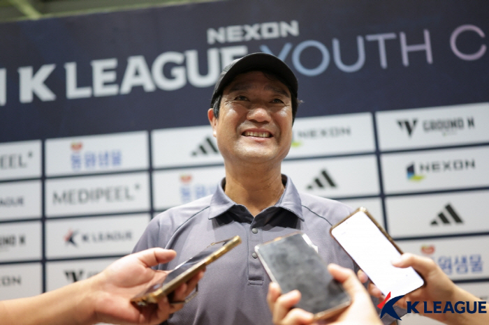  From advancing to the final for the first time to winning, Busan U15 coach Park Hyung-joo is grateful to the players who played hard in hot weather