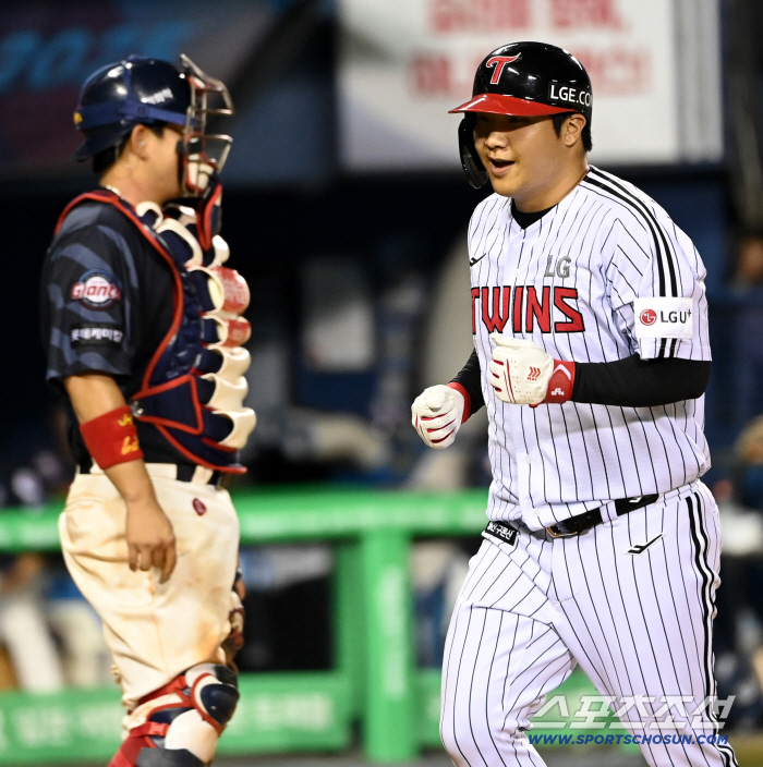  Back-to-back home run Moon Bo-kyung is now tied