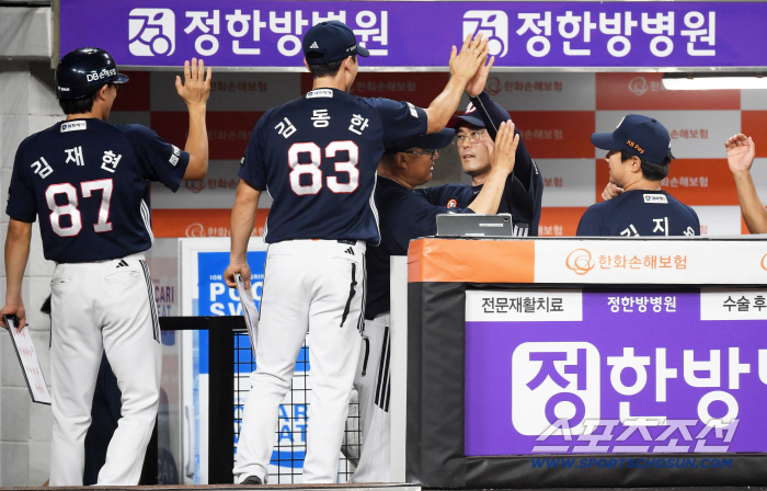  Doosan's acting manager Cho Sung-hwan's brilliant leadership has won seven consecutive games
