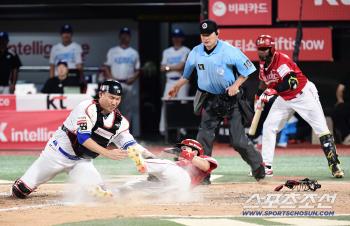  Jung Joon-jae scored with a powerful sliding