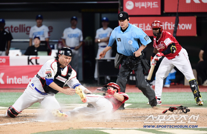  Jung Joon-jae scored with a powerful sliding