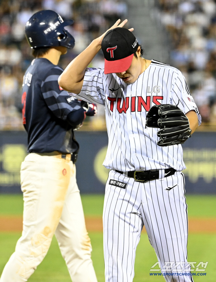  Kim Jin-sung's pitching to end the crisis with two outs and runners on the second and third bases