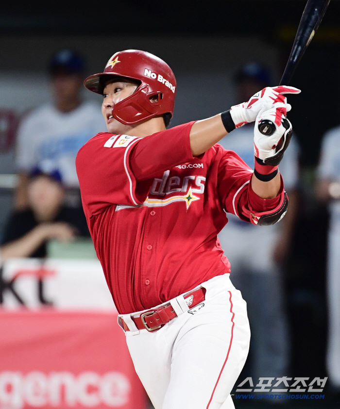  Ko Myung-joon hit a timely RBI with a powerful hit
