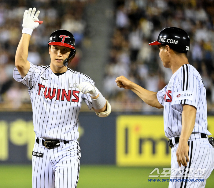  Koo Bon-hyuk, who made a timely two-run hit, is now a two-run gap!