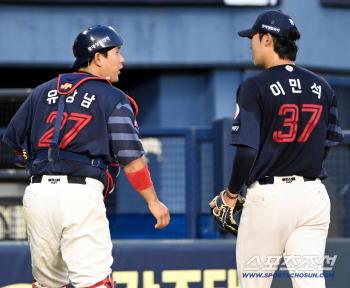  Lee Min Oil Gangnam passed the crisis with two outs and runners on the second and third bases