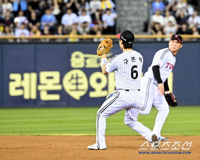  Oh Jihwan, Bonhyuk. Double play that gives you goosebumps