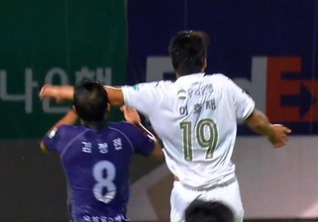 Same elbow, different decision. It was a bad callKwon Kyung-won will be exempted after leaving, and Lee Ho-jae will be punished after the fact. 