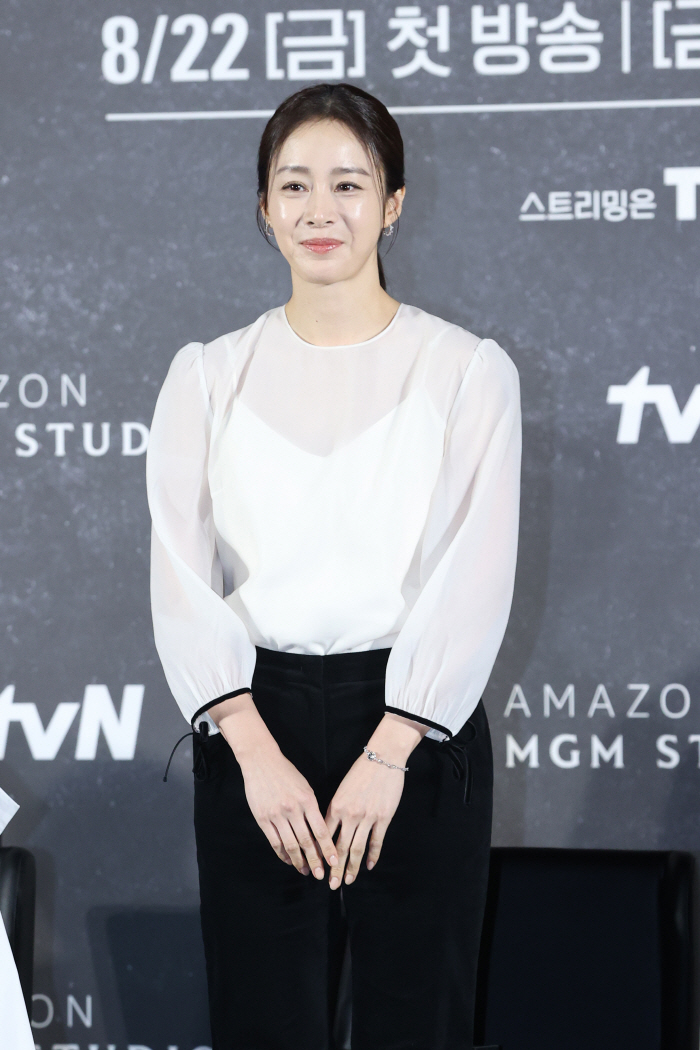  You have to be as pretty as possible. It's different from the drama...Kim Tae-hee's new face to take out Butterfly (comprehensive)