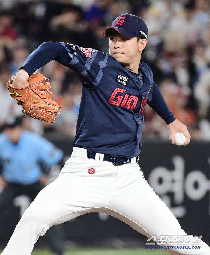 Straight walk → fit ball → 2nd leg. What happened to the bull pen of the 155km left fastball. In the eyes of the master, he was seen. It's not easy to come back and find my old self 