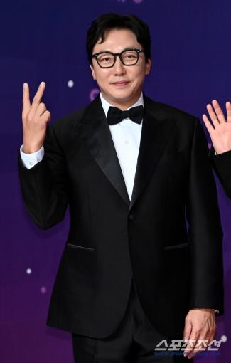 Tak Jae-hoon confesses to a surprise romantic relationship, overcoming the 28-year-old age gap, and meets on TV (My Turn)