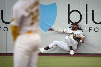 Tatis Jr.'s unrivaled home-run extortion technique, praise of the state of art. I practiced when I was young when I was living in a New York apartment