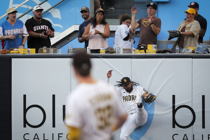 Tatis Jr.'s unrivaled home-run extortion technique, praise of the state of art. I practiced when I was young when I was living in a New York apartment