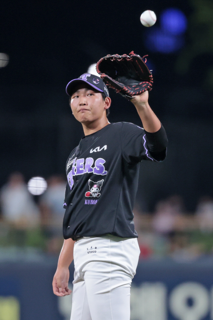 You're gonna eat up the league with this gutsKIA's bold 19-year-old rookie, I don't think I'll lose strength, 150km next time he takes the mound 