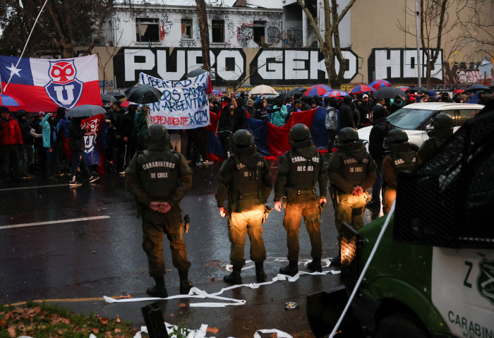 As many as 125 people arrested? Large-scale mass violence in South American football...Chile Argentina fan clash in Sudamerica or Round of 16, match canceled
