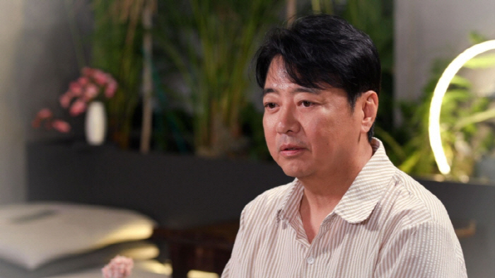 Hello, Yoon Da Hoon..At the end of 'Let's Live Together', we ended up crying
