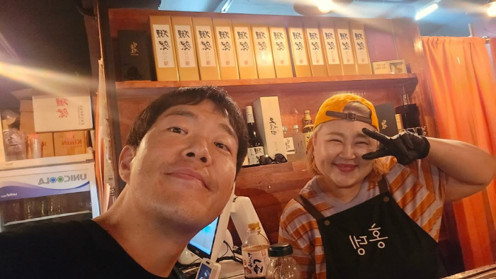 Hong Yoon-hwa ♥ Kim Min-ki eventually found a part-time job at a big fish cake barAll seats are full from the opening
