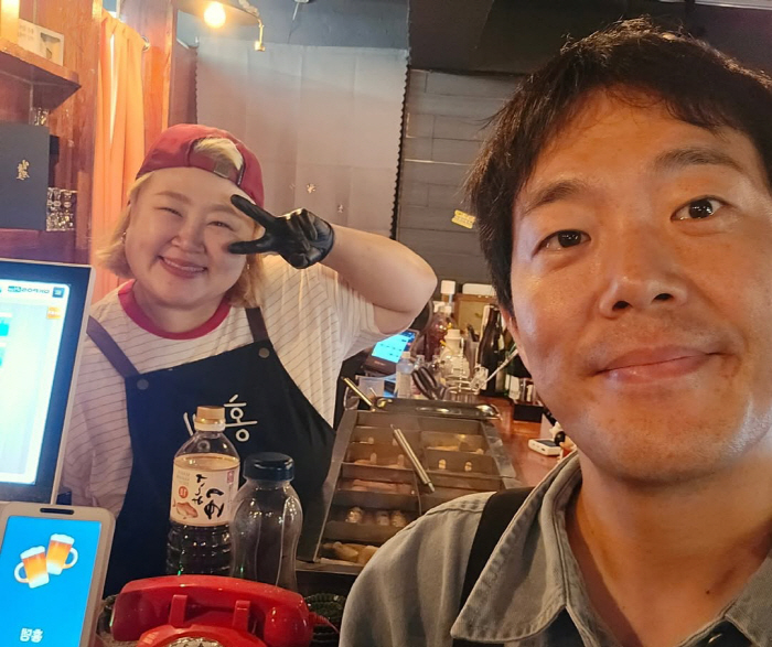 Hong Yoon-hwa ♥ Kim Min-ki eventually found a part-time job at a big fish cake barAll seats are full from the opening