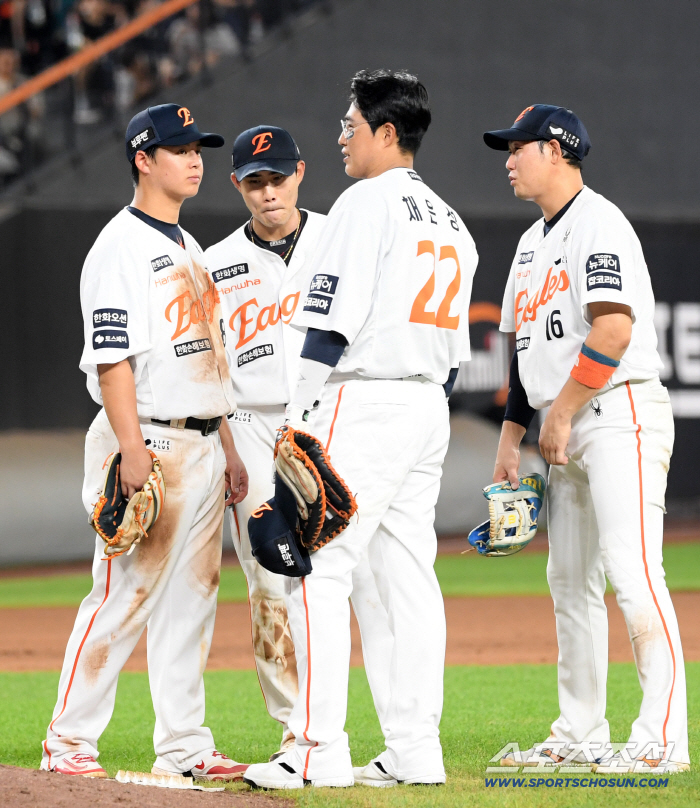 Is there a possibility of recapturing the first place? Is there a shocking sweep loss to Doosan in 9th place, and in the end, only Super Ace