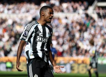 Isak confirmed to miss the Liverpool match...I want to see Howe wear Newcastle uniforms again