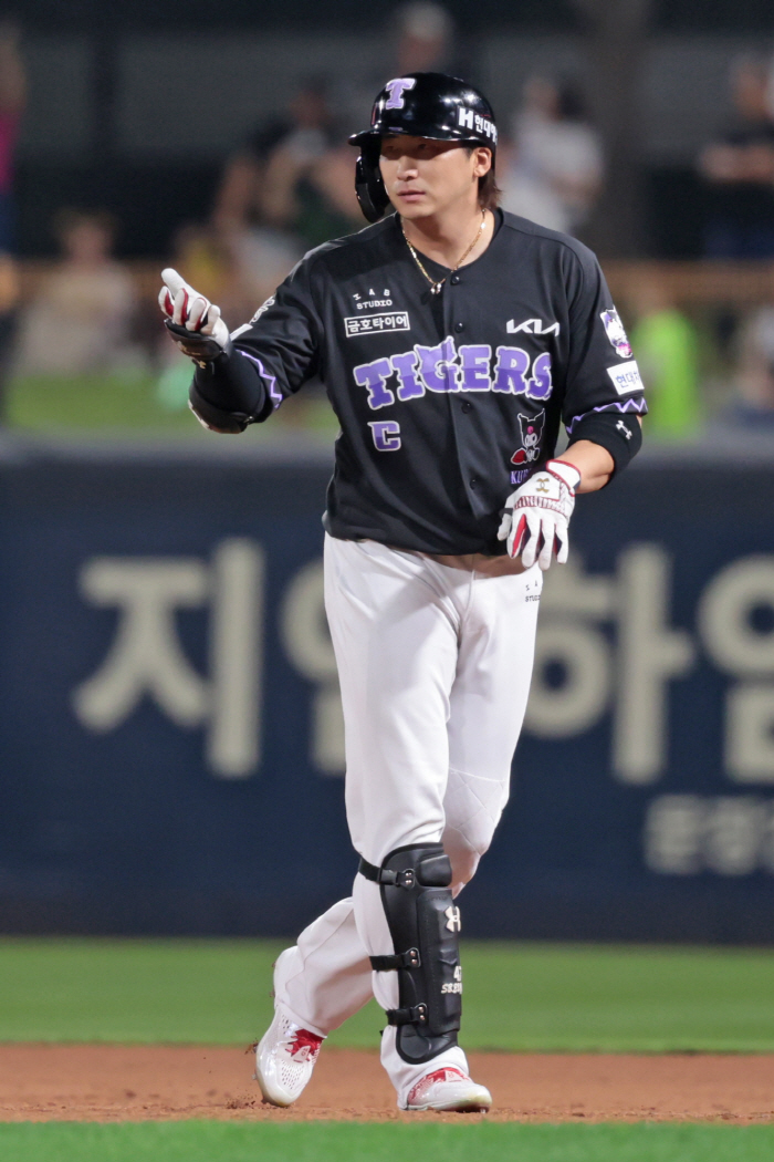 Isn't it an empty ball? KIA Na Sung-bum, why did you have to misunderstand? → Kkot Bum-ho's explanation Right-handed pitcher rarely throws to left-handed hitters