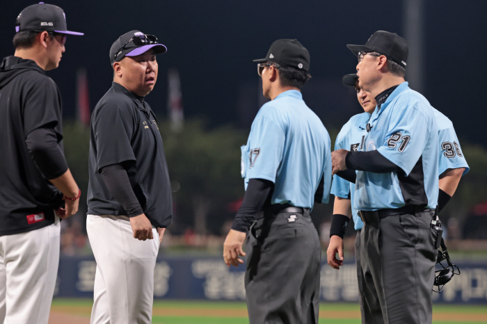 Kkotbumho comforted Park Jung-woo → He was looking around.. Bonhead is right, but it's a good play by Lim Ji-yeol