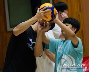 Korean Air Jumbos Volleyball Team hosts Dream Tree Volleyball Class