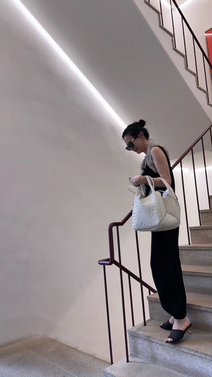 Lee Young-ae, from daily life in the garden to fashion on the way to work...SotalvsLuxury Unexpected Attractiveness