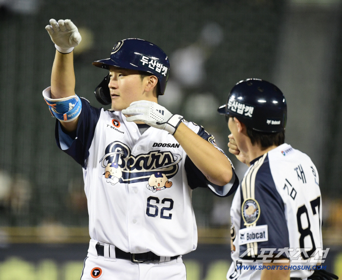  Ahn Jae-seok's timely RBI to balance again in the bottom of the fifth inning