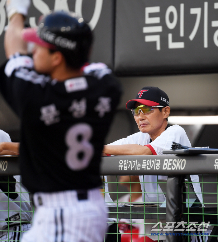  Director Yeom Kyung-yeop protects first place