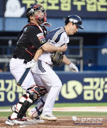  Jang Sungwoo, Park Gye Beom, get out of the way