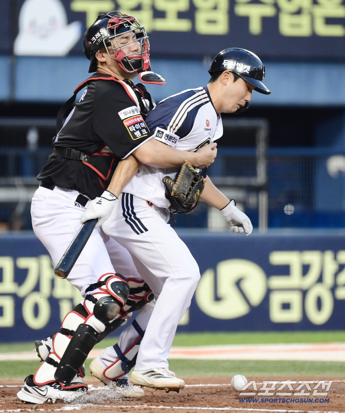  Jang Sungwoo, Park Gye Beom, get out of the way