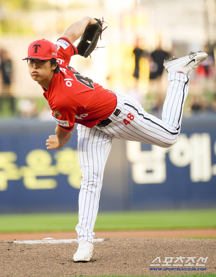  Lee Eui-ri's powerful pitching