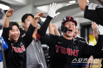  Oh Jihwan of LG's continuous batting solo shot