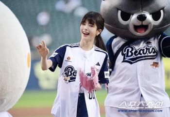  Roh Jung's happy first pitch is over