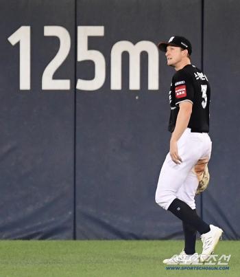  Stevenson's mistake-like defense to give up 3 runs