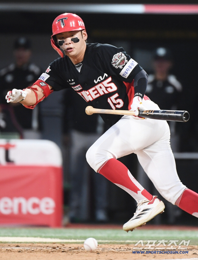 Cold water for complaints of bruising in professional baseball...'I apologize directly.' KIA player, who swore at the fan the same way, bowed his head