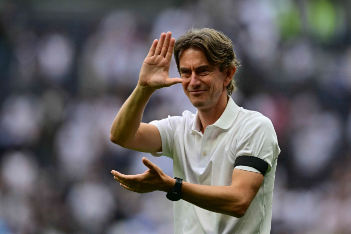 Eche Heijacking Saga → Frank's warning A player who is not interested in Tottenham, we don't want him either. He's my No. 9 player