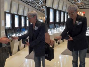 G-Dragon Shows Staff Love High-End Watch for Bodyguard, Necklaces for Dancers