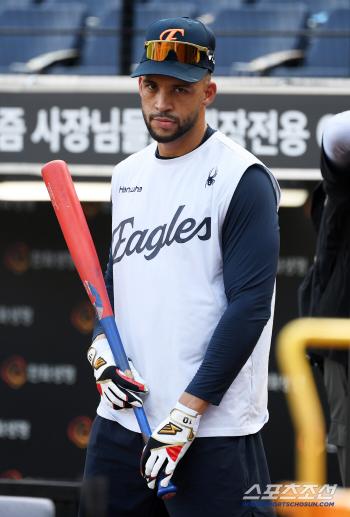 Hanwha has lost six consecutive games, and even the day of injury has fallen...a major revision of the lineup