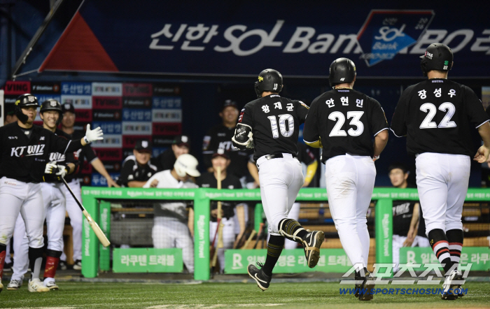 He hit the starting pitcher Kim Won-joong and hit the bases loaded for the first time in seven years on the 26th and 21st, but he almost lost. It usually ends when you hit a grand slam. 