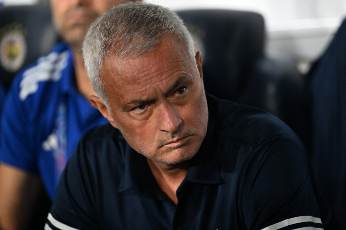 It's all SON teachers. Nottingham, director Nunu who led the sensation, and Postecoglou and Mourinho are about to break up