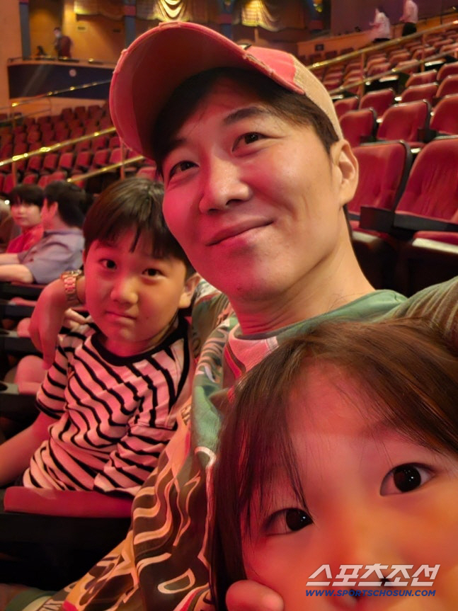 Jang Yoon-jung's daughter is seven years old, but she keeps on saying luxury brands..I'll succeed and buy you Ferrari x Omega